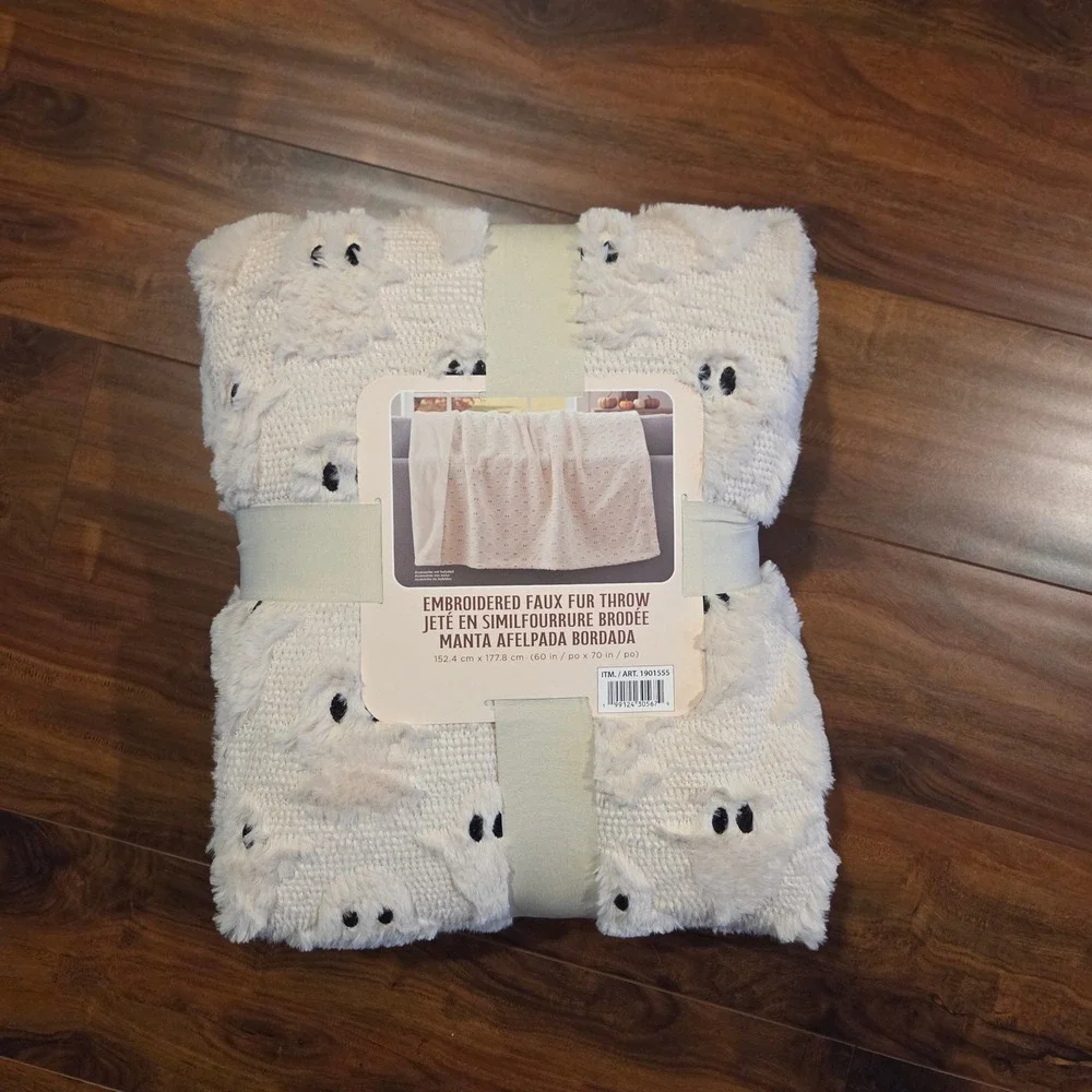 Ghost Faux Fur Throw Blanket Viral Costco Halloween 60x70 White New